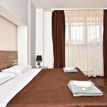 Hotel Aaa Erevan Esterno foto