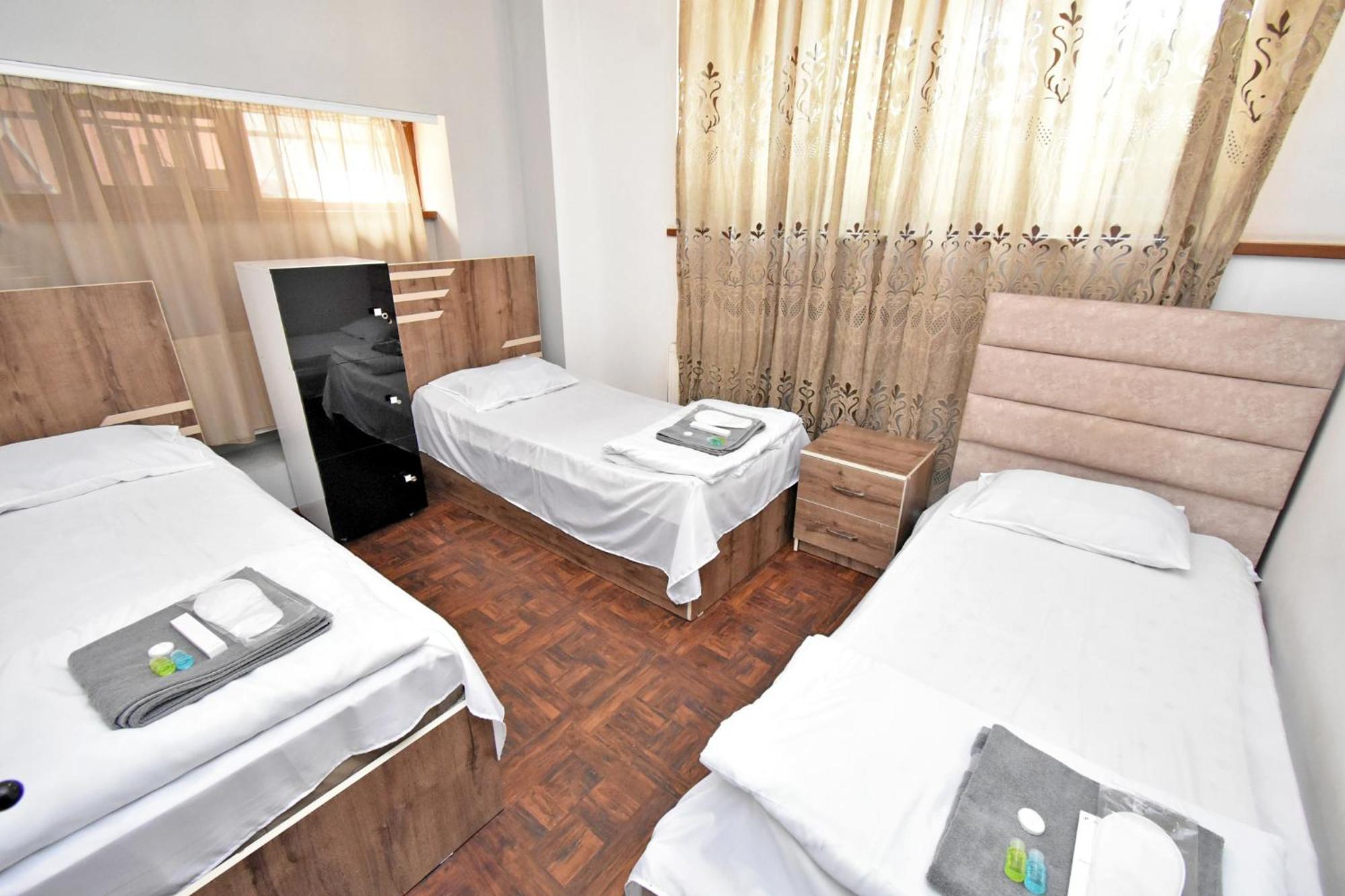 Hotel Aaa Erevan Esterno foto