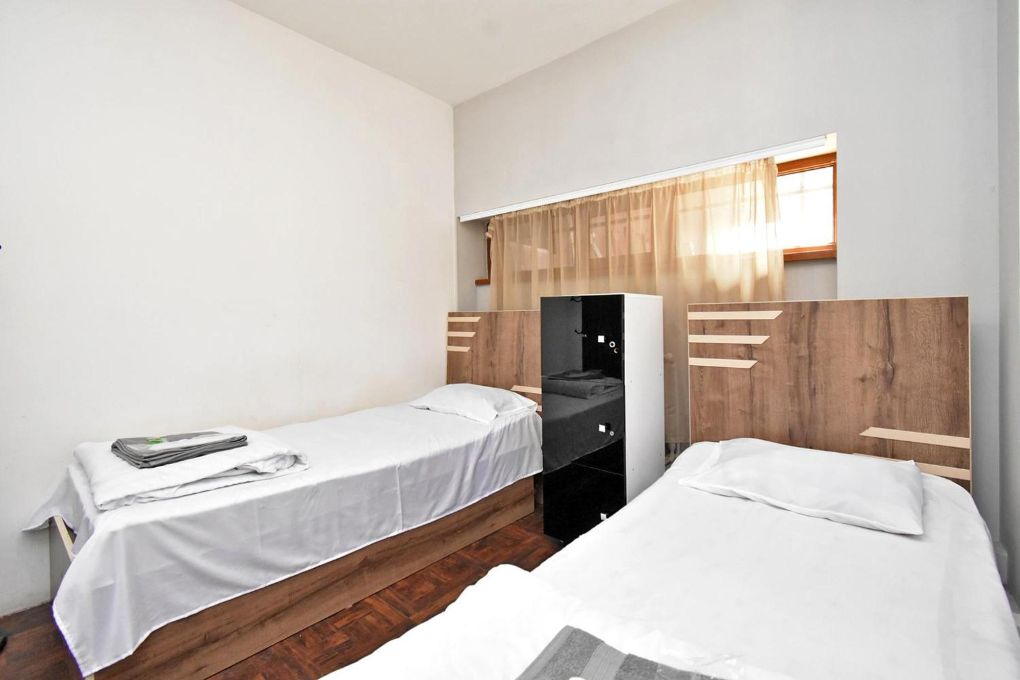 Hotel Aaa Erevan Esterno foto